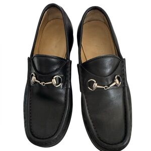 GUCCI Elegant Black Leather Slip-On Loafers with Cushioned Insole